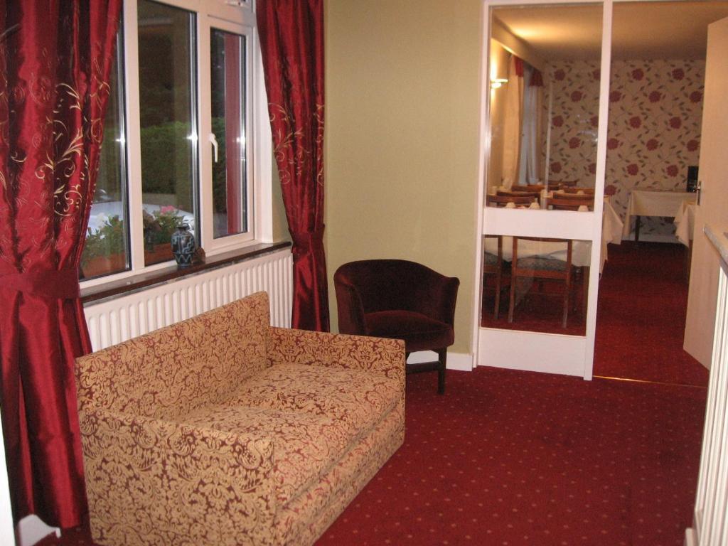 Woodlawn House Hotel คิลลาร์นีย์ ภายนอก รูปภาพ