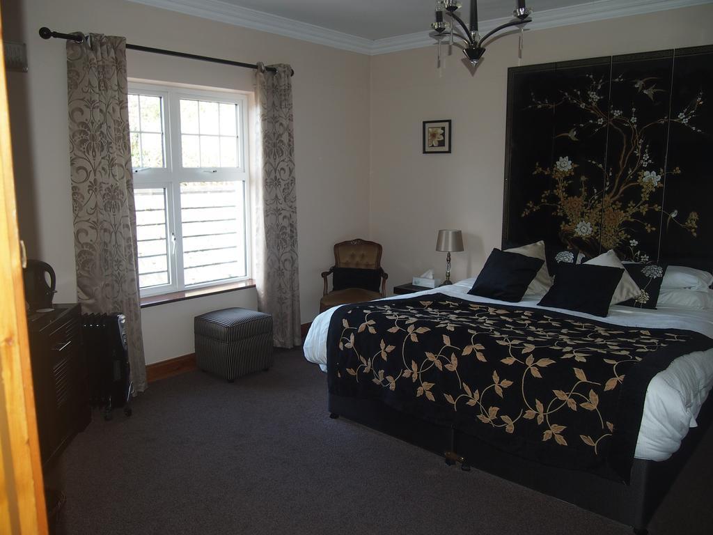 Woodlawn House Hotel คิลลาร์นีย์ ภายนอก รูปภาพ