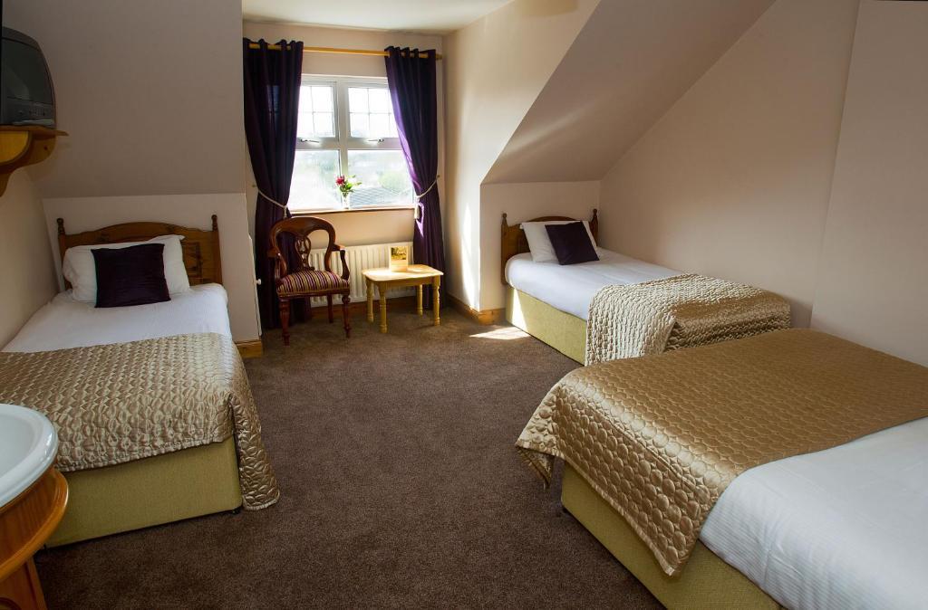 Woodlawn House Hotel คิลลาร์นีย์ ภายนอก รูปภาพ