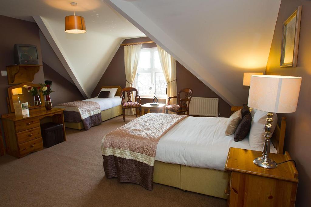 Woodlawn House Hotel คิลลาร์นีย์ ภายนอก รูปภาพ